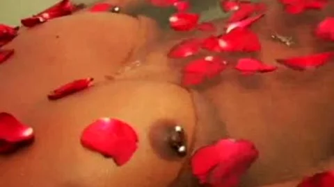 ladyboy resolves To Use Her butthole-plug