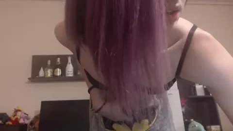 I Like That slut Any One Knows Who Is that babe?