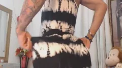 Handjob alongside latina on live cam