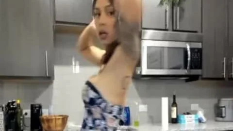 ladyboy Showing Her Body On The webcam