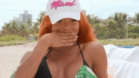 Trans Harder: Bikini-Clad Babe Lola Lures Roman