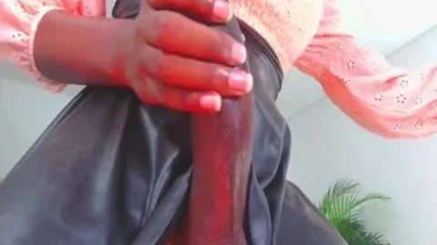Monster Size weenie TBabe Africandoll On webcam