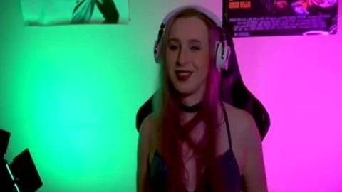 CYBERPUNK TRANS GAMER gal STREAMER DOUBLE HAND JERK EATS sperm