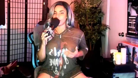 S. Strokes Cums On webcam