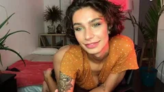 Short Hair shemale Beauty Teasing On cam