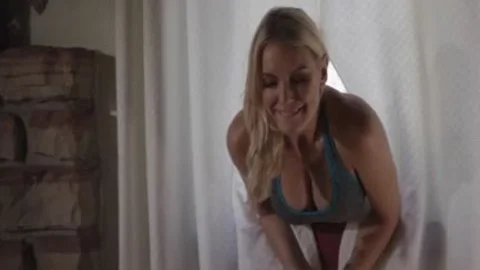nasty Ts Kenzie Taylor pounds Daisys vagina doggystyle
