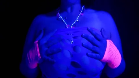 mama Is A Rave villein: Mesmerize Bukkake