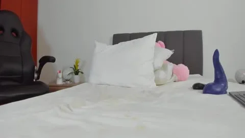 Pink Hair sheboy Masturbation vibrator