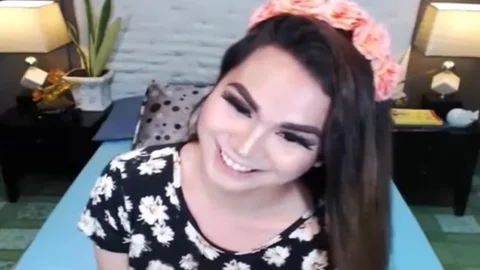dirty tranny chick In A fine cam Show