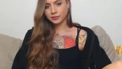 Tattooed ladyman Jerks Off