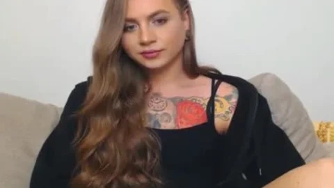 Tattooed ladyman Jerks Off