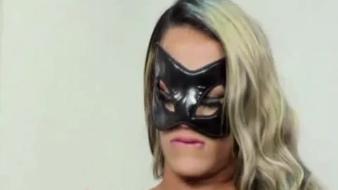 Mysterious t-girl Juliana Leal Lets Her Machine Do The nailing