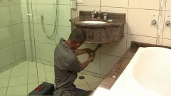 Plumber lad poked tranny