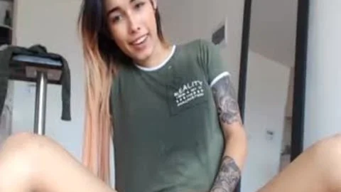 shelady Bonnie likes Peeing In Her Show