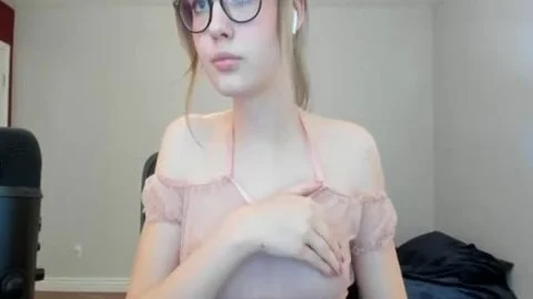 blond cutie With Glasses Show Her Body On cam