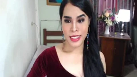 Pinay Beauty ladyboy slutty 10-Pounder handjob