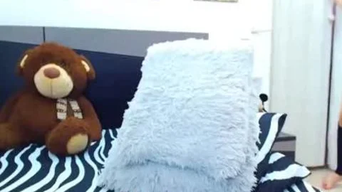 lovely lovely lady-man Jerking Hard On cam