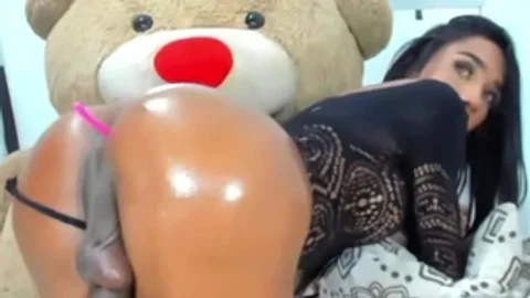 concupiscent Ts Shows Off Her wazoo