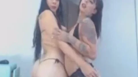Twerking And Grinding large buttholes trannies