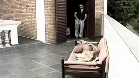 blonde Brazilian tranny Paula Dior drilling outside