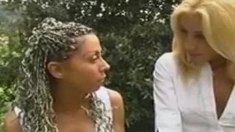 golden-haired Trans bang A chick
