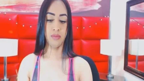 nasty nasty brunette shelady 10-Pounder Flaunting