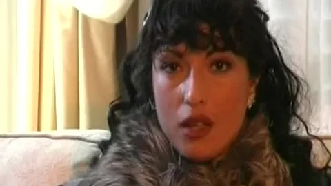 yummy Lady Has An fuckfest With A monstrous 10-Pounder shemale And A man On The sofa