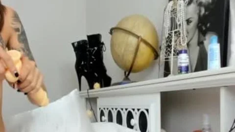sheboy Masturbating And Putting Dildos Up Her arsehole