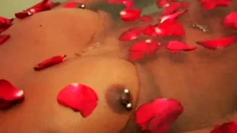 ladyboy resolves To Use Her butthole-plug