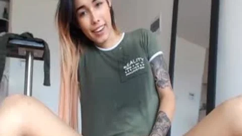 shelady Bonnie likes Peeing In Her Show