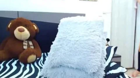 lovely lovely lady-man Jerking Hard On cam