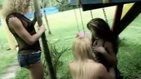 2 ladyboy bang girl outside
