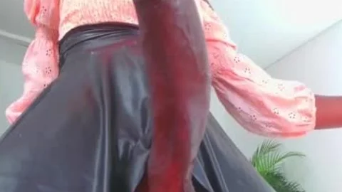 Monster Size weenie TBabe Africandoll On webcam