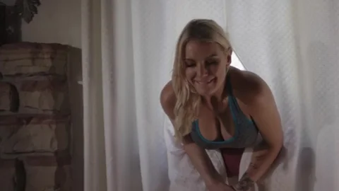 nasty Ts Kenzie Taylor pounds Daisys vagina doggystyle
