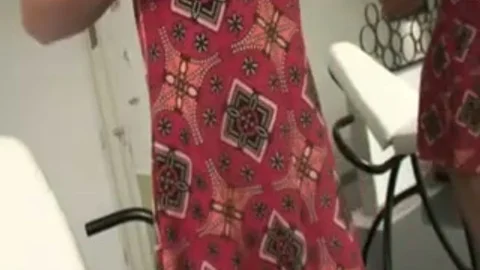 chap deep mouths tranny And copulates her