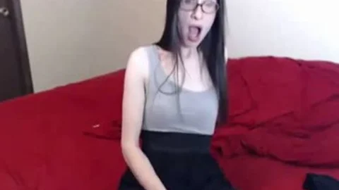 Nerdy Trap shoots cum In Own Face