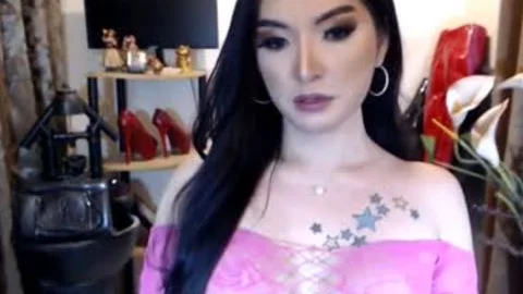 Very attractive Solo ladyman Plays On Her ass hole