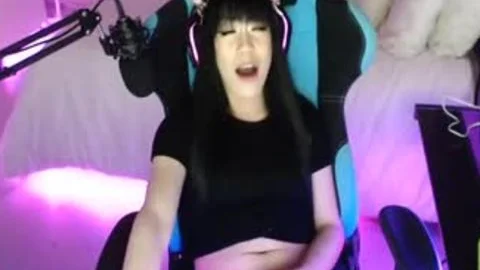 So Many Messy sperm Squirts From pretty Pinay tgirl