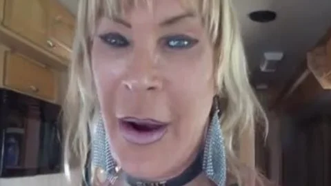 hoe Leather tranny With Daryl