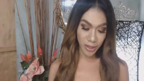 Exotic tgirl Seduces With Her giant schlong