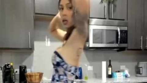 ladyboy Showing Her Body On The webcam