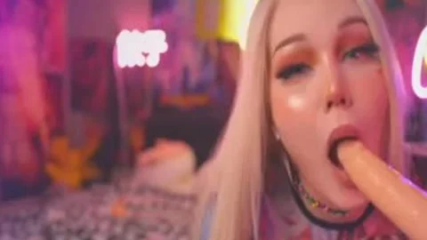 blonde Tbabe sucks vibrator Online