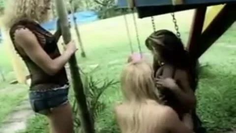 2 ladyboy bang girl outside