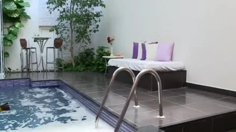 ladyboy Adrielhy Bronze Sits On A fake penis