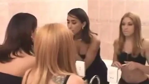lady-man band sexs chick In Public WC