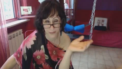 older Trans likes To Play On webcam