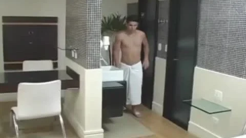 Sasha Heyvn bangs A chap