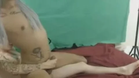 lusty lady-man Lustfully Rides 10-Pounder