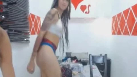 wild shemale Twerking Her moist large wazoo