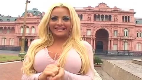 ladyboy Road Trip two Pilar Belle Argentine Peau Matte Yeux Incroyable Robe kinky